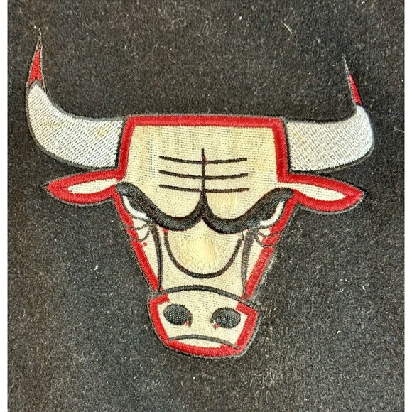 Vintage CHICAGO BULLS  2XL Reversible Red / Black Snap Up NBA JH Design Jacket - Picture 2 of 14